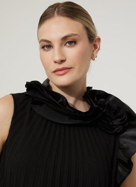 Joseph Ribkoff. Czarna sukienka w plisy.