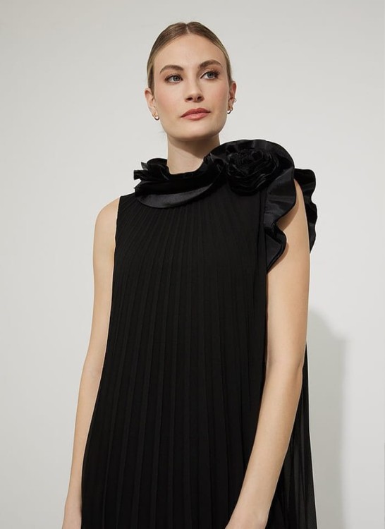 Joseph Ribkoff. Czarna sukienka w plisy.