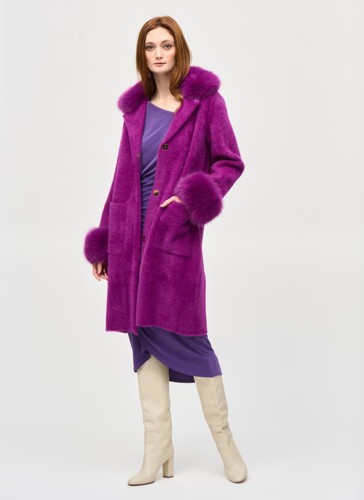 Joseph Ribkoff dzianinowy płaszcz z futrzanym wykończeniem w kolorze fuksji 243923-1