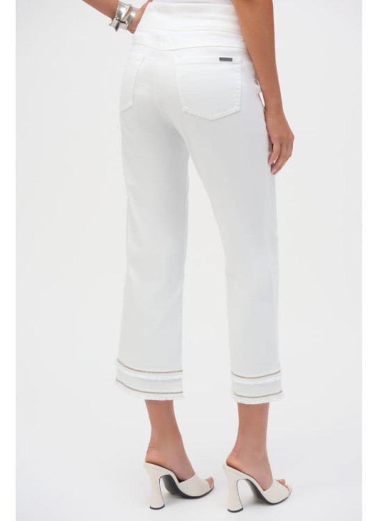 Joseph Ribkoff białe spodnie jeans z postrzępioną nogawką zdobioną cekinami 252913-4