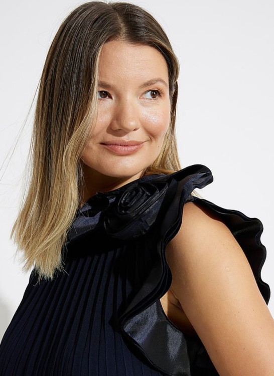 Joseph Ribkoff. Czarna sukienka w plisy.