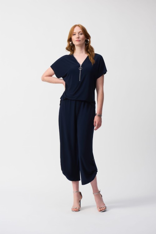 Joseph Ribkoff kombinezon z krótkim rękawem, zdobiony zameczkiem czarny i granat 251044-2166-1.jpg