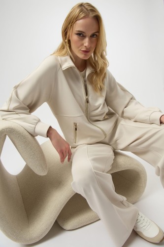 Joseph Ribkoff stylowa, kremowa bluza ze złotym lampasem 254959-4457-1.jpg