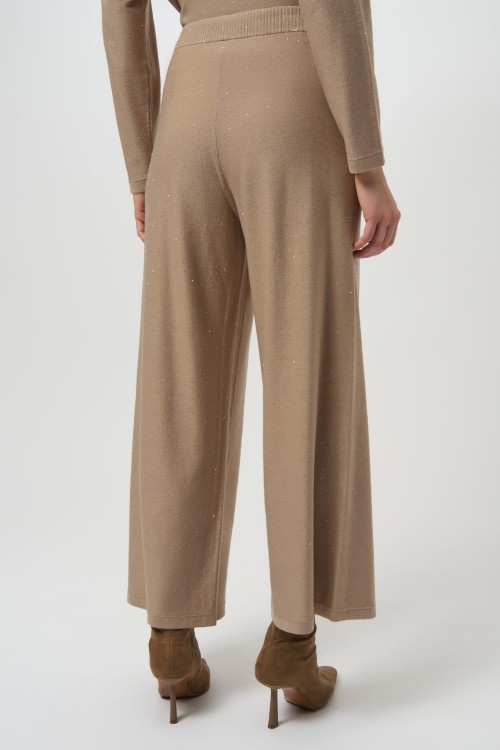 Joseph Ribkoff dzianinowe spodnie zdobione cekinami beżowe 244922F25-4455-4.jpg