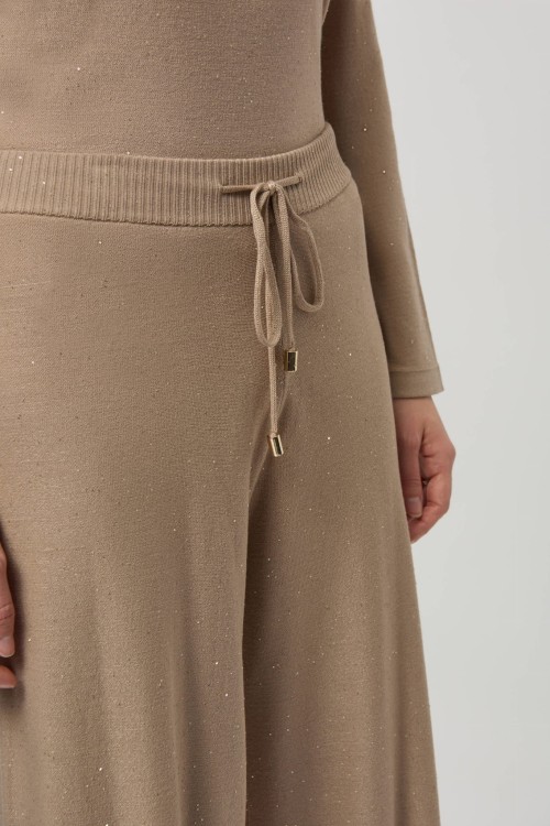 Joseph Ribkoff dzianinowe spodnie zdobione cekinami beżowe 244922F25-4455-3.jpg