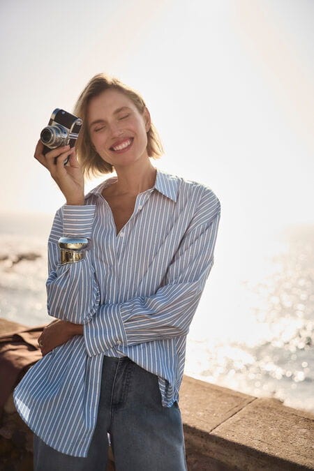 joseph ribkoff koszula z długim rękawem w biało-niebieskie paski zdobiona cekinami  261931-3801-7.jpg