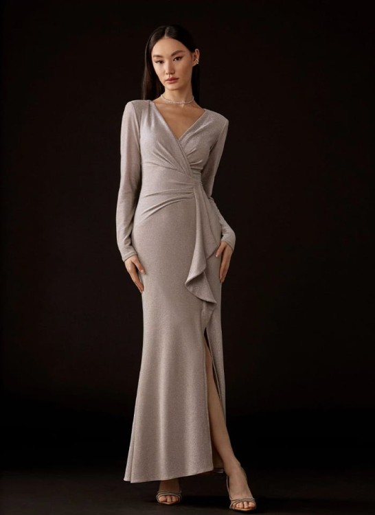 Joseph Ribkoff, Połyskująca suknia z ozdobną falbaną.