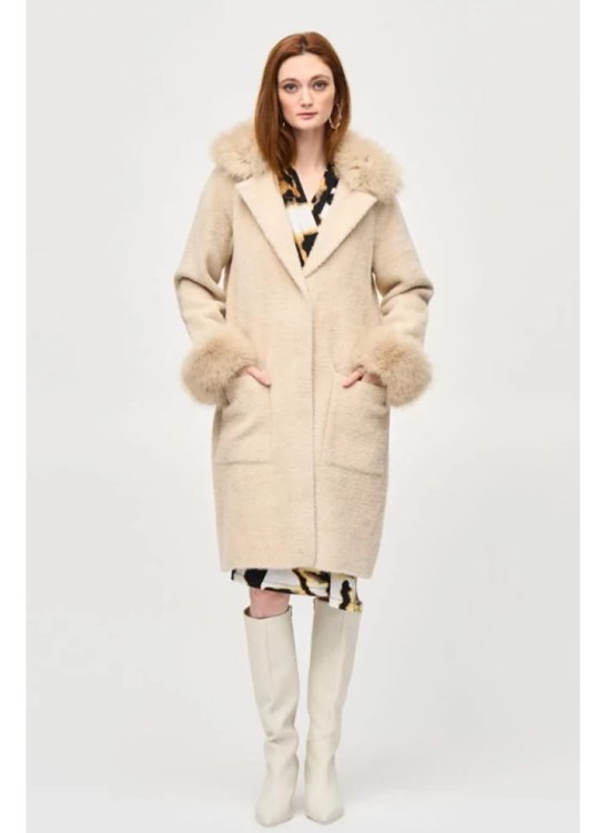 Joseph Ribkoff dzianinowy płaszcz z futrzanym wykończeniem w kolorze kremowym 243923-1